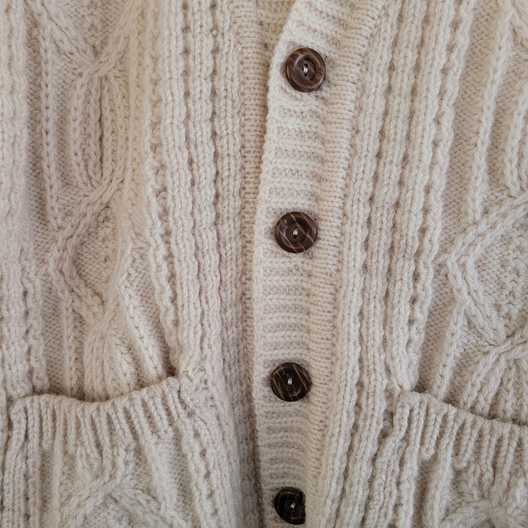 GAELTARRA 100% PURE WOOL. Hnadloomed in ireland lined caridgan. - Picture 3 of 9